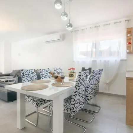 Haus Stella In Kapelica- Istrien Mit Privatem Pool By Interhome Semesterbostad *