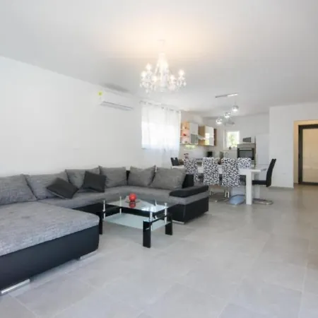 Prázdninový dům Haus Stella In Kapelica- Istrien Mit Privatem Pool By Interhome